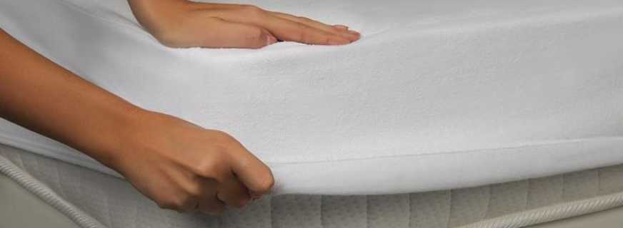 A complete overview of the mattress covers on the bed, important selection criteria
