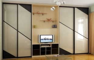 Options for sliding doors for fitted wardrobes, their features
