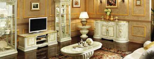 Caractéristiques du choix de meubles dans le salon réalisé dans le style classique