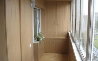Caractéristiques du choix d'armoires encastrées pour le balcon, options existantes