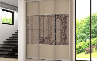 Features of three-door sliding wardrobes, an overview of models