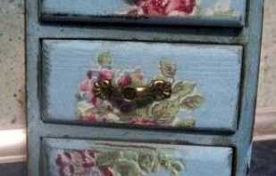 Master class on how to create a decoupage in the style of Provence on furniture with explanations