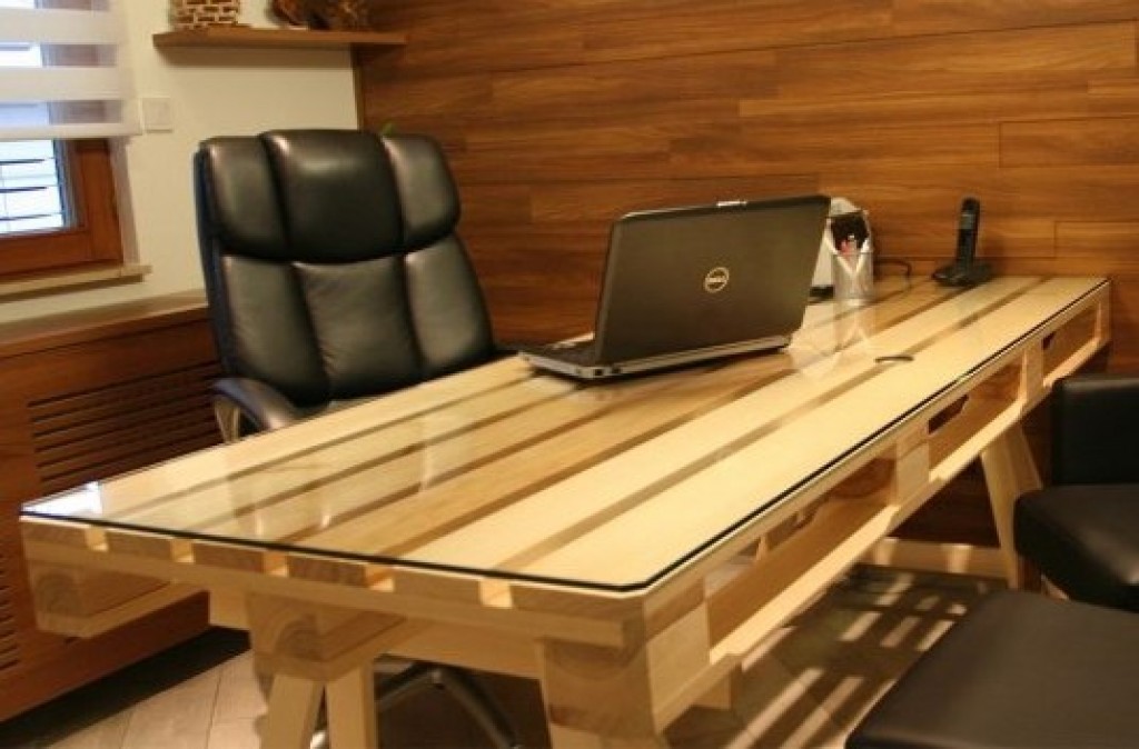 Office table made of pallets