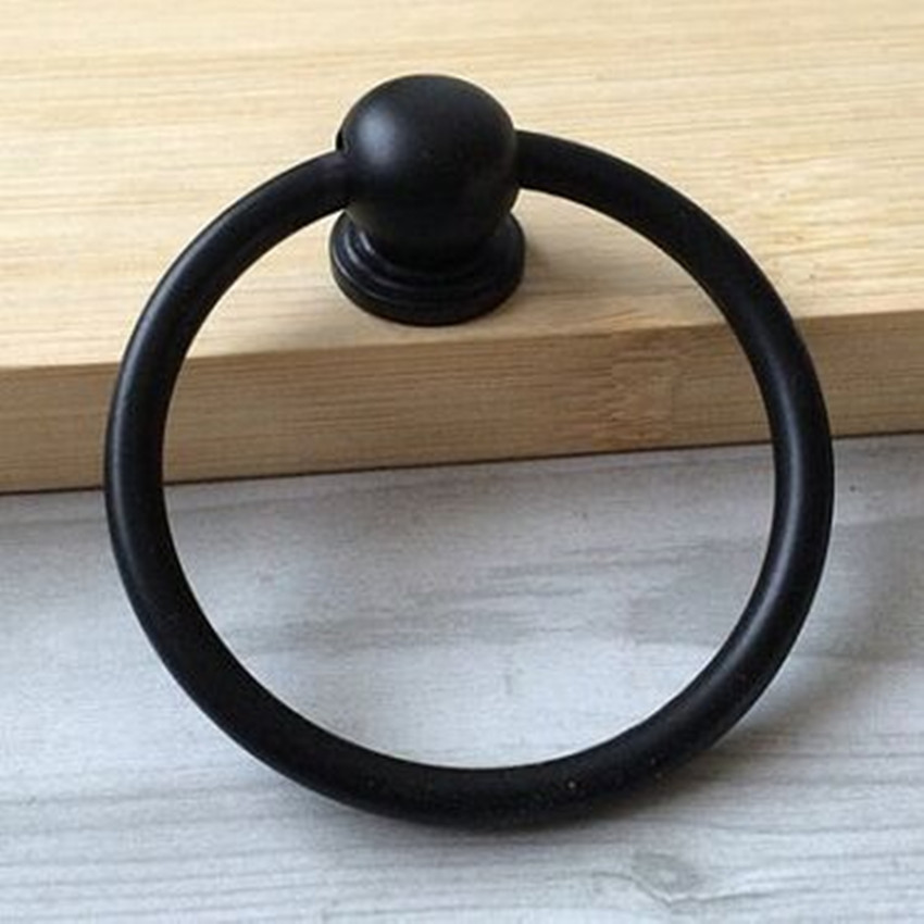 Practical handle rings in the kitchen