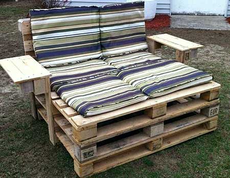 Street inexpensive furniture from pallets