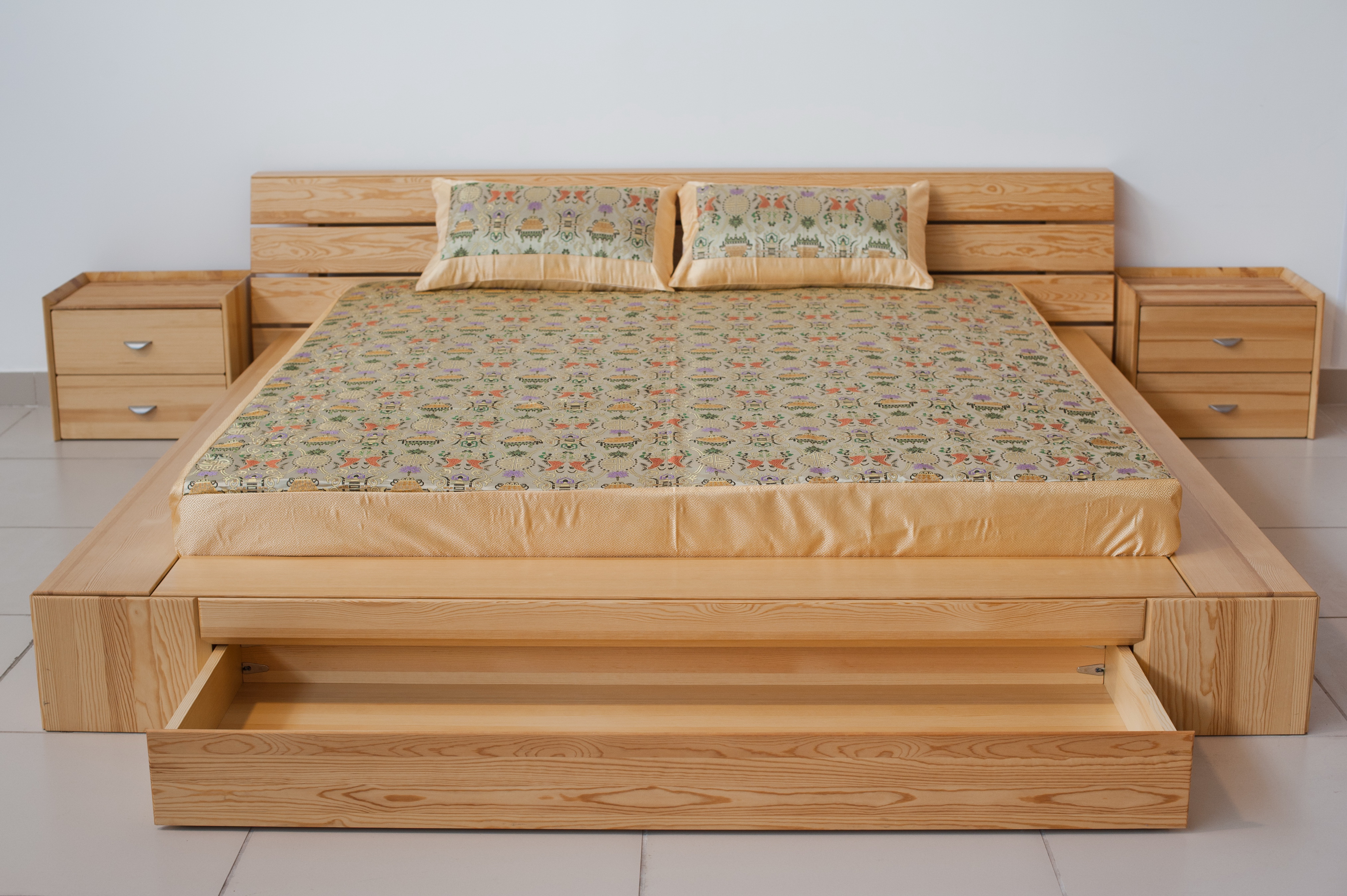 Pine bed