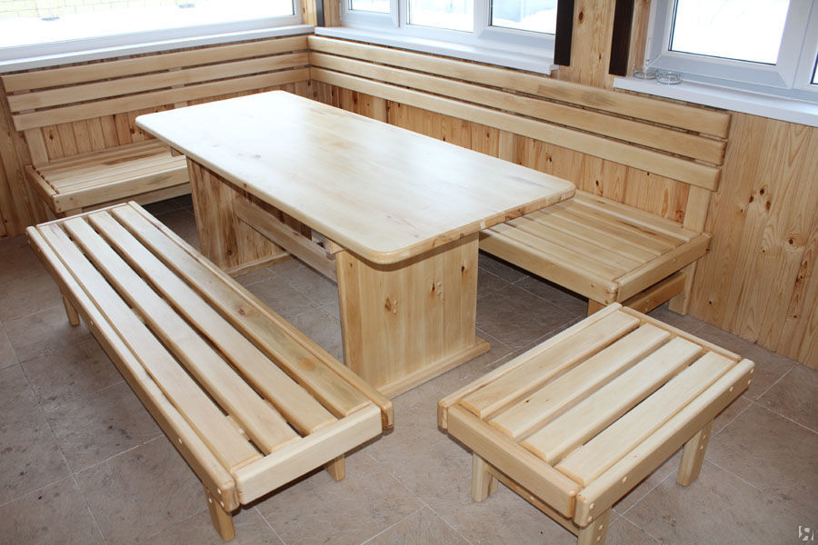 Tables et bancs en bois de mélèze pour la maison et le jardin