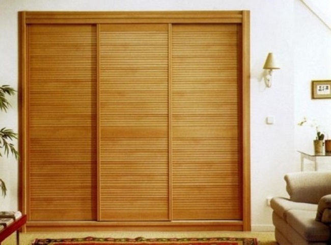 Wardrobe with bamboo blinds