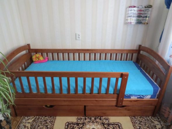 Children's bed based on natural wood