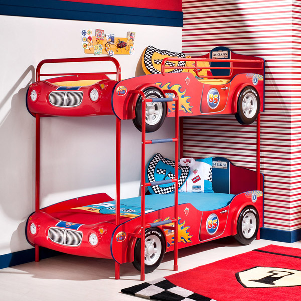 Bunk bed machine with two identical cars