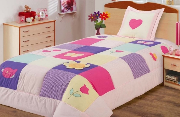 Baby bedspread with pillowcase